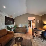 't Tjilpplekje, 4-persoons Met Prive Hottub 木屋