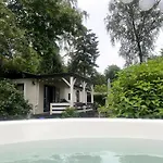 't Tjilpplekje, 4-persoons Met Prive Hottub 福尔特赫伊曾