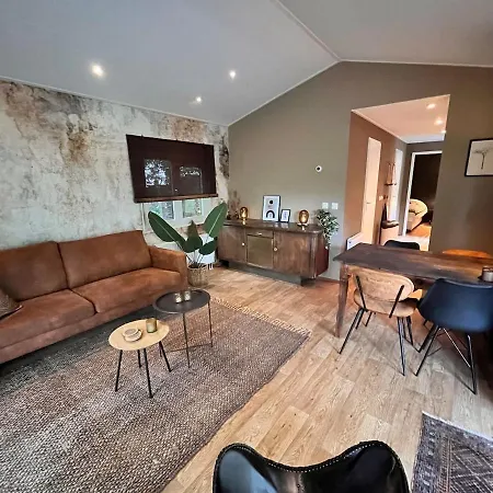 't Tjilpplekje, 4-persoons Met Prive Hottub * Voorthuizen