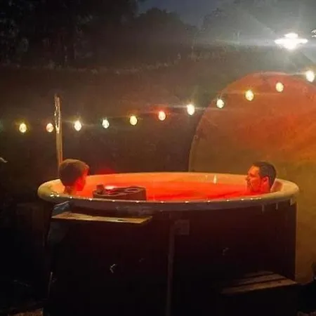 't Tjilpplekje, 4-persoons Met Prive Hottub Chalé *