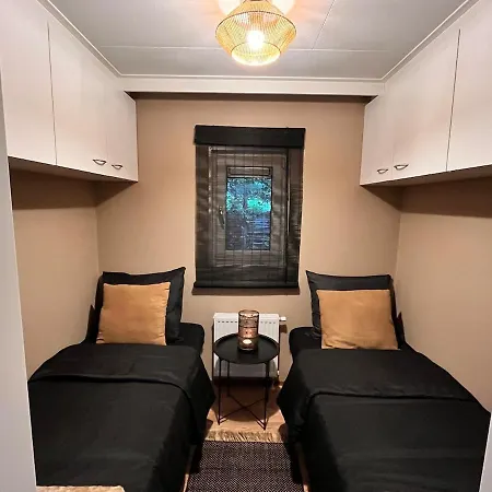 Chalé 't Tjilpplekje, 4-persoons Met Prive Hottub Voorthuizen