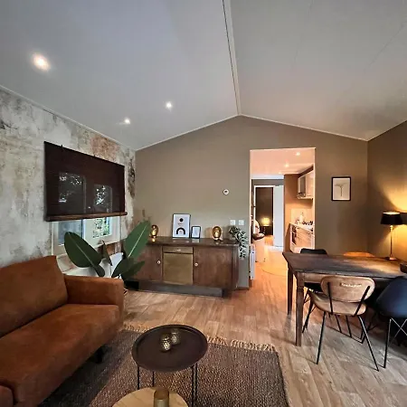 't Tjilpplekje, 4-persoons Met Prive Hottub Chalet