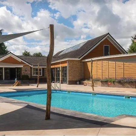't Tjilpplekje, 4-persoons Met Prive Hottub Chalet Voorthuizen