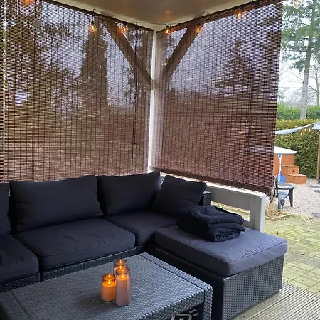 't Tjilpplekje, 4-persoons Met Prive Hottub