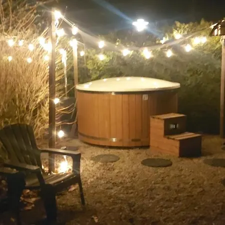 't Tjilpplekje, 4-persoons Met Prive Hottub Chalet
