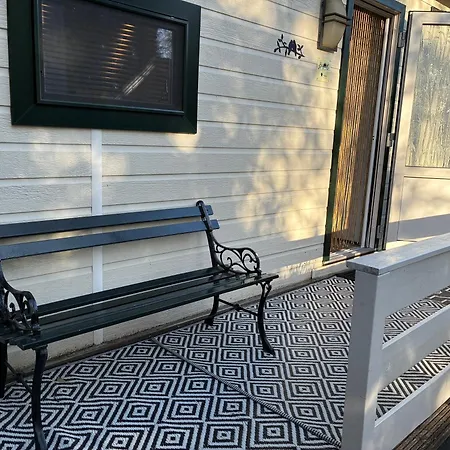 't Tjilpplekje, 4-persoons Met Prive Hottub Chalet