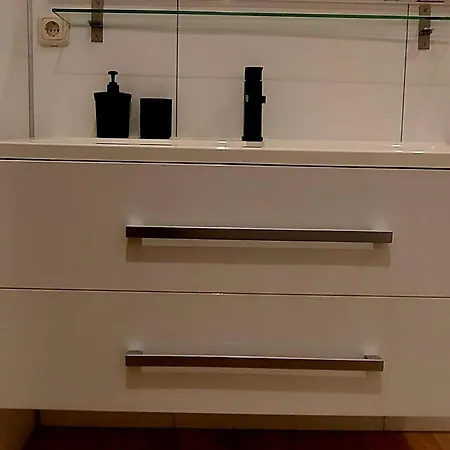 't Tjilpplekje, 4-persoons Met Prive Hottub Шале *