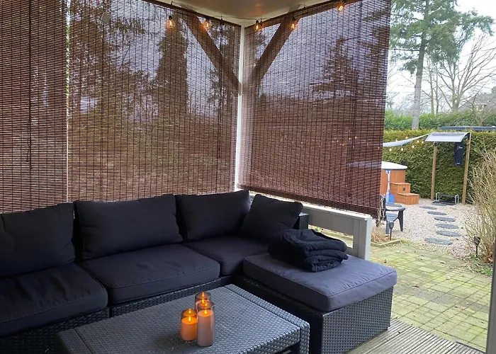 't Tjilpplekje, 4-persoons Met Prive Hottub