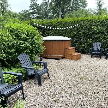 't Tjilpplekje, 4-persoons Met Prive Hottub シャレー *