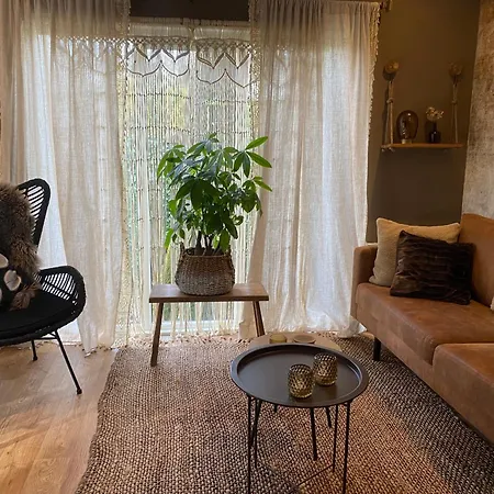 't Tjilpplekje, 4-persoons Met Prive Hottub * フォールトハイゼン